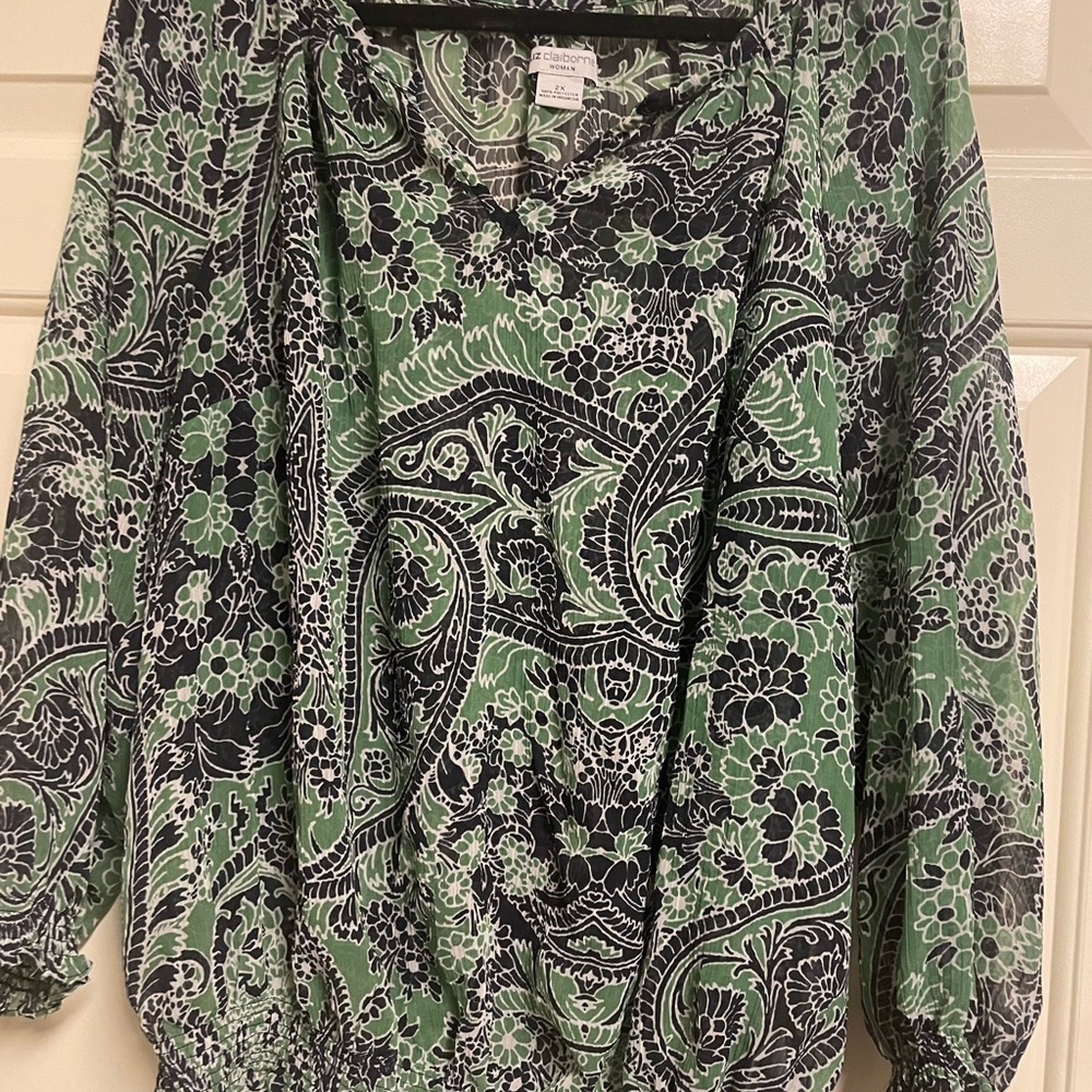 Liz Claiborne Green and Black Floral Blouse